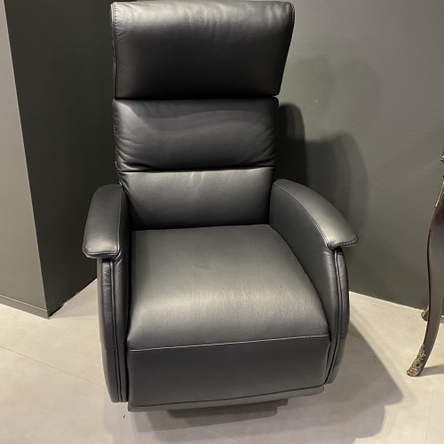 31M45593