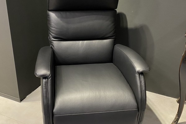 31M45593